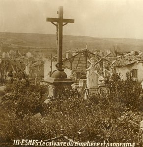 Calvarie op de begraafplaats van Esnes, Noord-Frankrijk, ca 1914-ca 1918 door Unbekannt