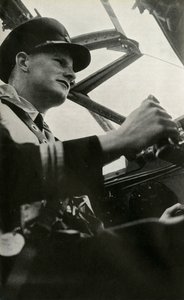 Kapitein Gilbert Rae, BOAC Mosquito piloot, Tweede Wereldoorlog, ca. 1939-ca. 1944, 1946 door Unbekannt