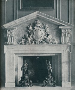 Gesneden marmeren schoorsteenmantel door William Kent 1685-1748. In de openbare eetkamer in Hampton Court door Unbekannt