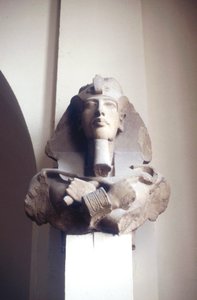 Gesneden hoofd van koning Akhenaten, Oud-Egyptisch, 18e dynastie