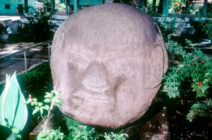 Gesneden monolithisch hoofd uit Monte Alto, Guatemala, Pre-Columbiaans, Pre-Klassieke periode