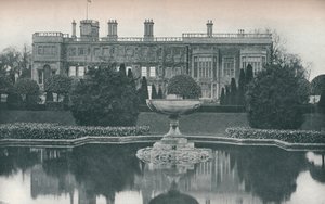 Castle Ashby, Northants: Zuidzijde, met fontein door Unbekannt