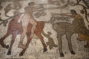 Mozaïek in het centrale schip op de vloer van de Otranto kathedraal: ruiters, Otranto, Italië