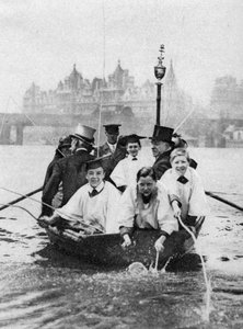 Koorjongens van St Clement Danes slaan de grensmarkeringen op de Theems, Londen, 1926-1927