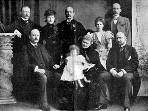Kolonel Robert Baden-Powell en zijn moeder, zus en vier broers, 1900 door Unbekannt