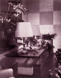 Hoek van een grote woonkamer, ontworpen door Paul T. Frankl, 1949 door Unbekannt