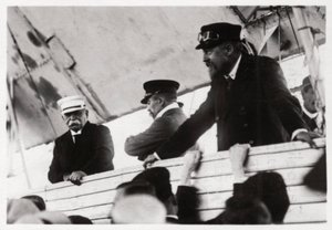 Graaf Zeppelin en Dr. Eckener in een Zeppelin gondel, Schwaben, Duitsland, ca. 1908-1917, 1933 door Unbekannt