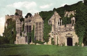 Cowdray Castle, Midhurst, West Sussex door Unbekannt