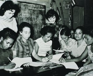 Cubaanse Revolutie: vrouwen die deelnemen aan de onderwijsprogramma