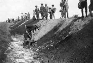D Compagnie, 15 RWR werkploeg, nabij Bagdad, 1918 door Unbekannt