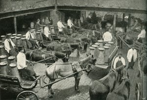 Bezorgwagens vertrekken vanuit Messrs, Freeth en Pococks Centraal Depot in Vauxhall, 1902