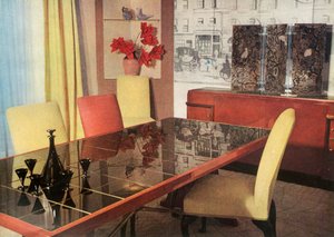 Eetkamer in sang-de-boeuf lak, door Hayes Marshall voor Fortnum & Mason Ltd., Londen