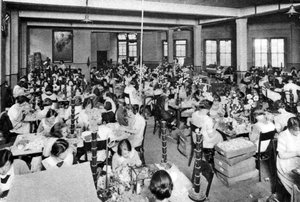 Gehandicapte meisjes werken bij de Waterkers en Bloemenmeisjes Christelijke Missie, Londen, 1926-1927