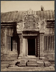 Deur door een binnenste omheining, Angkor Wat, Cambodja, ca. 1880 door Unbekannt