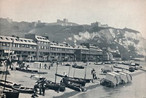 Dover - De Parade, met zicht op Dover Castle, 1895 door Unbekannt