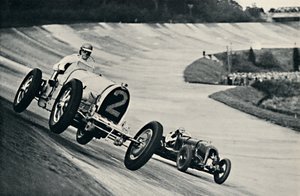 Earl Howe en Sir Henry Birkin racen in Brooklands, 1937