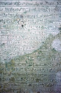 Egyptische kalkstenen stèle met hiëratische schrift door Unbekannt