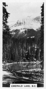 Emerald Lake bij Field, British Columbia, Canada, ca. 1920 door Unbekannt