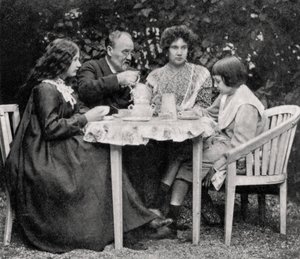 Emile Zola, Franse romanschrijver, met zijn familie, 1899 door Unbekannt
