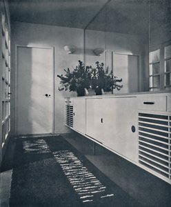 Ingangslobby bij Shrubs Wood, Chalfont St. Giles, 1936 door Unbekannt