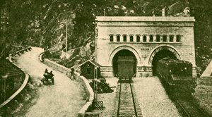 Ingang van de Simplontunnel 12 mijl lang die Zwitserland en Italië verbindt, ca. 1930
