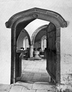 Ingang van de kapel, Haddon Hall, Derbyshire, 1924-1926