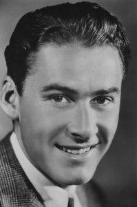 Errol Flynn, Australische acteur