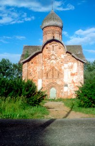 Exterieur van een kerk, Novgorod, Rusland door Unbekannt
