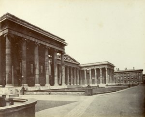 Exterieur van het British Museum, Great Russell Street, Londen, 1887 door Unbekannt
