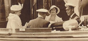 Familiegrap - verlaten het Koninklijk Jacht Albert en Victoria in Cowes, ca. 1935-1937