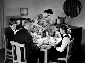 Gezin aan het ontbijt, ca. 1948 door Unbekannt