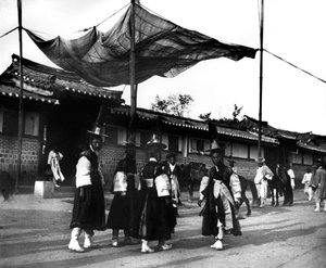 Festival ter ere van de keizer van Japan, Korea, 1900 door Unbekannt