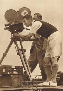 Filmmaker - Een filmopname maken op een van zijn jaarlijkse kampen voor jongens door Unbekannt