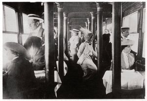 Filmmaatschappij aan boord van Zeppelin LZ13 Hansa, ca. 1912-1914 door Unbekannt
