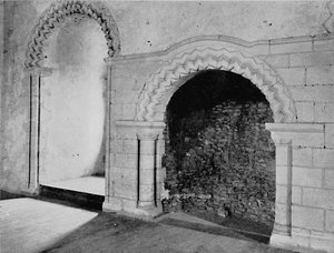 Haard in de Banketzaal, Kasteel Hedingham, Essex 12e eeuw, 1927 door Unbekannt