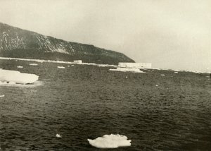Drijvend ijs bij Kaap Adare, c1908, 1909 door Unbekannt