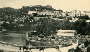 Fort en Paleis, Amber