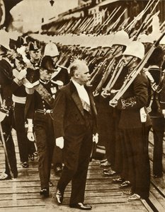 Franse president Raymond Poincaré met Edward, Prins van Wales, in Portsmouth, juni 1913, 1935