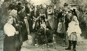 Franse burgers bij het graf van een soldaat, 1914, ca. 1920