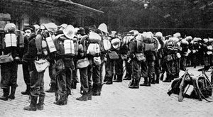 Franse soldaten op een treinstation, Parijs, Eerste Wereldoorlog, 1914 door Unbekannt