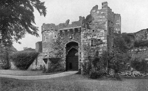 Poort naar Beaumaris Castle, Anglesey, Wales, 1924-1926 door Unbekannt