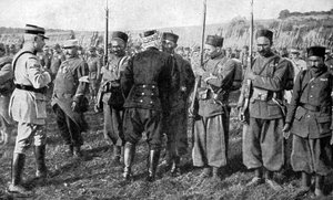 Generaal Joseph Joffre deelt medailles uit, Elzas, Frankrijk, 1915