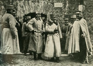 Generaal Kusmanek en Prins Frans Jozef bij het fort van Przemysl, Eerste Wereldoorlog, 1915, c1920 door Unbekannt