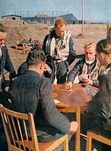 Duitse vliegers buiten dienst, Frankrijk, 1943 door Unbekannt