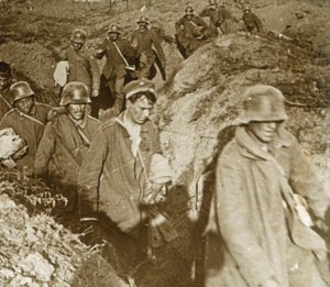 Duitse soldaten, Bois des Chevaliers, Vaux, Noord-Frankrijk, c1914-c1918 door Unbekannt