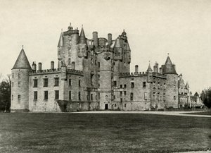 Glamis Castle, het voorouderlijk huis van koningin Elizabeth, 1937 door Unbekannt