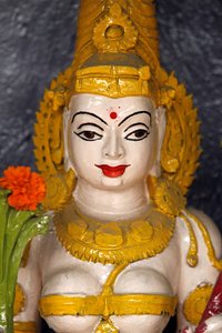 Beeld van een godin in een tempel in Haridwar, India