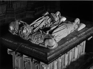 Gotische kunst: Gisants door Charles I van Bourbon (1401-1457) en Agnes van Bourgondië (1407-1476) gebeeldhouwd door Jacques Morel (1417-1459). 1448-1453. Kerk van Saint Pierre de Souvigny (Allier). door Unbekannt