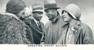 Groetende Maori Gidsen, 1927-1937 door Unbekannt