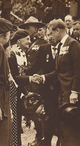 Een Canadese Moeder begroeten, 1937 door Unbekannt